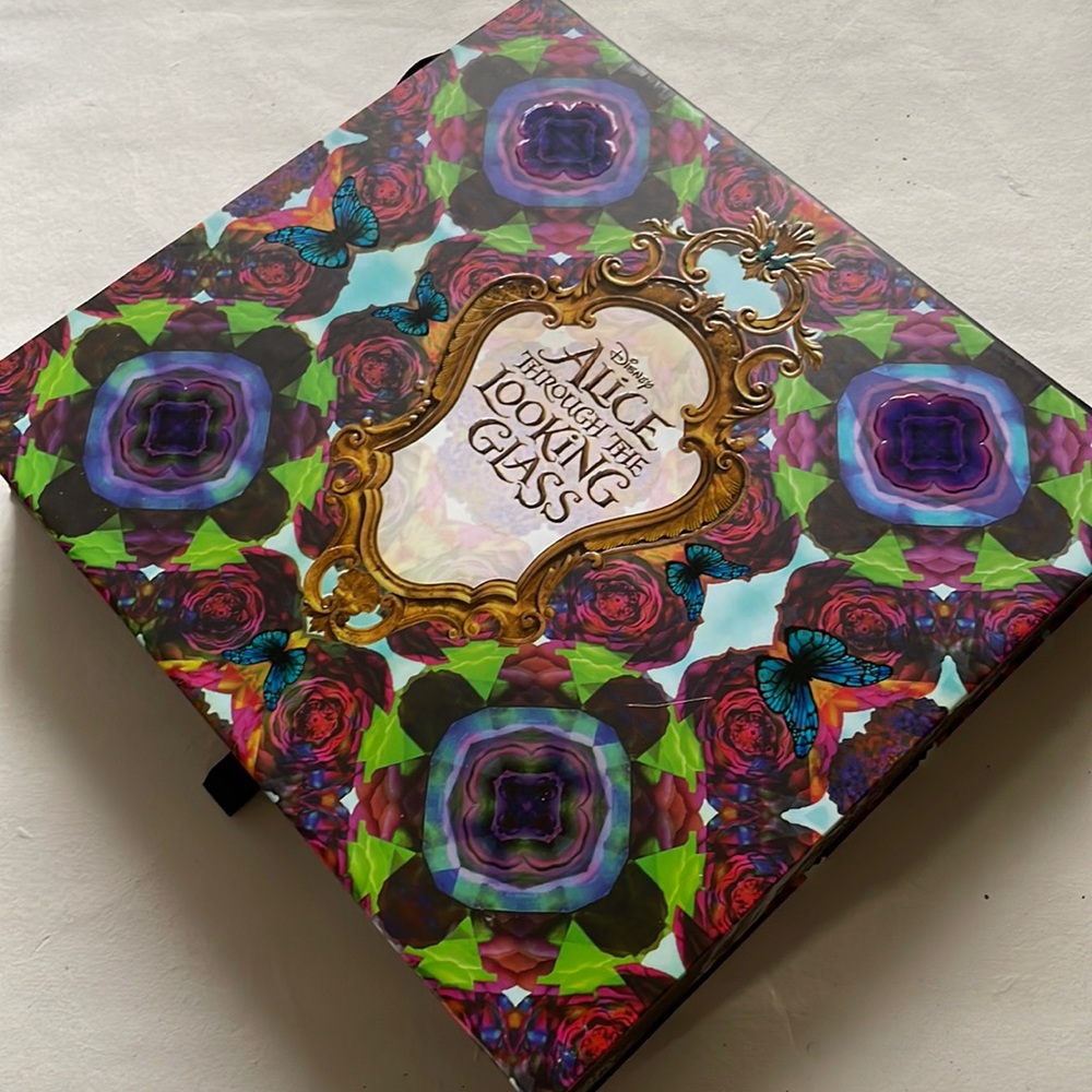 Urban Decay Alice Through the Looking Glass eyeshadow palette
